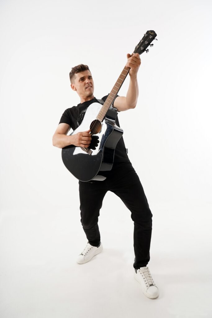 Музичний проект «PARACOM» було засновано у 2024 році. Гурт активно розвивається на українській музичній сцені привертаючи увагу не тільки вітчизняної, а й міжнародної аудиторії.